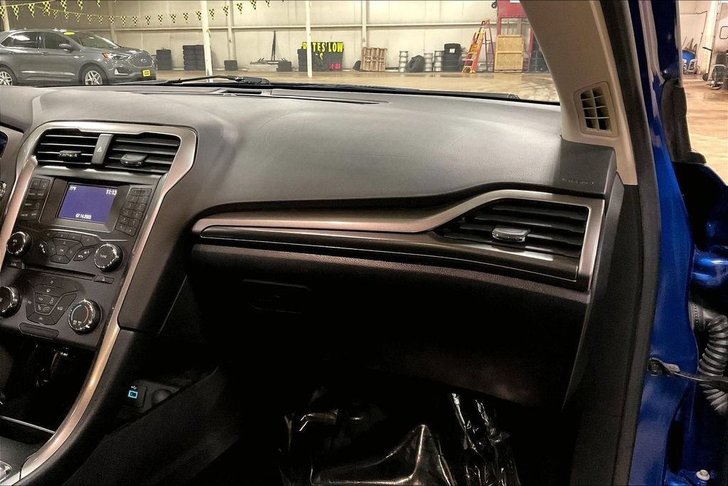Certified 2017 Ford Fusion SE w/ Equipment Group 201A FWD image 15