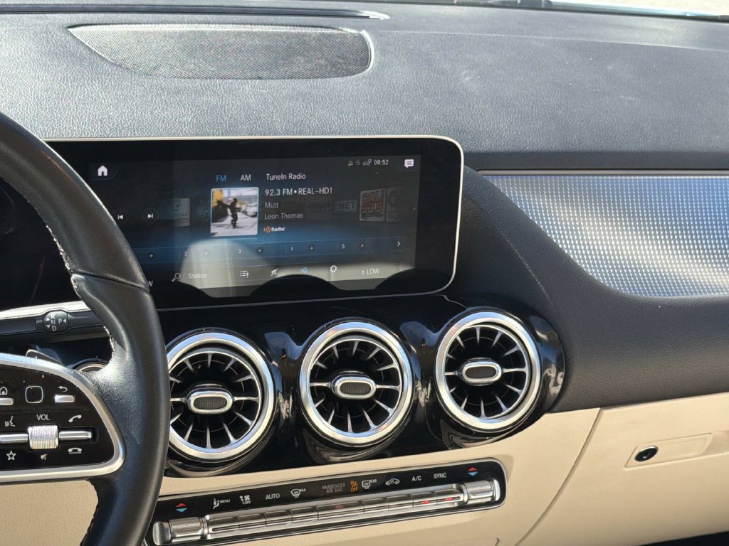 Used 2021 Mercedes-Benz GLA 250 w/ Premium Package image 10