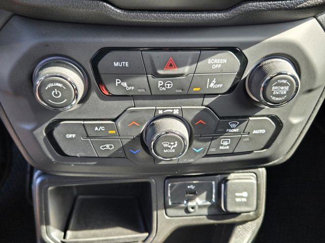 Used 2021 Jeep Renegade Latitude image 16