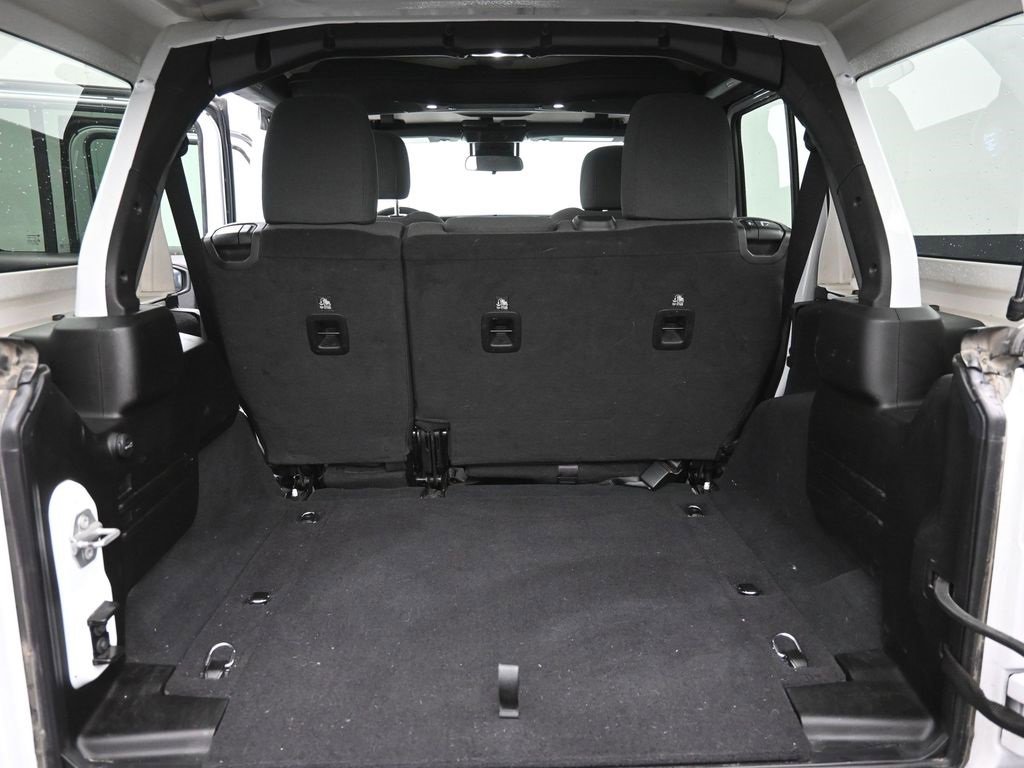 Used 2025 Jeep Wrangler Unlimited Rubicon image 23