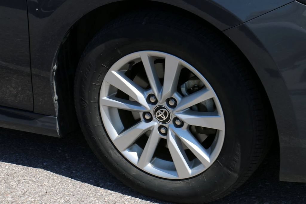 Used 2025 Toyota Camry LE FWD image 5