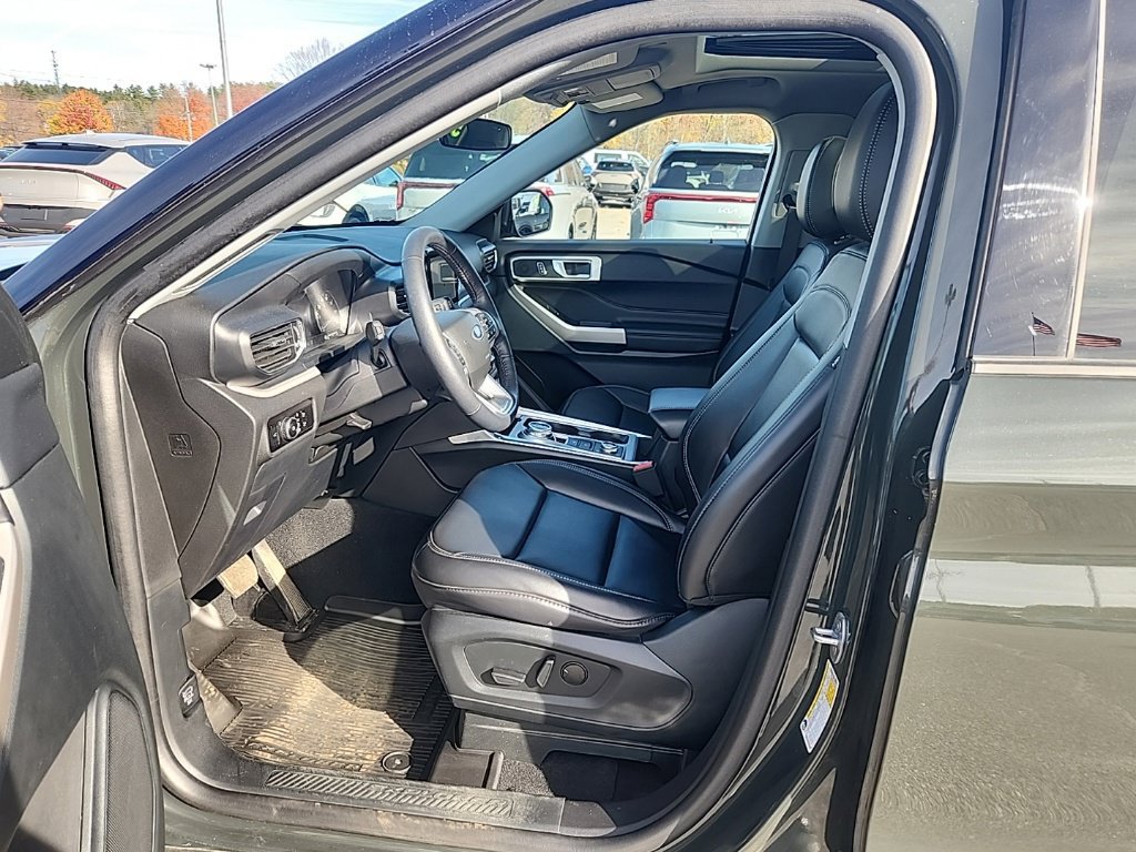 Certified 2023 Ford Explorer XLT w/ Equipment Group 202A AWD/4WD image 10