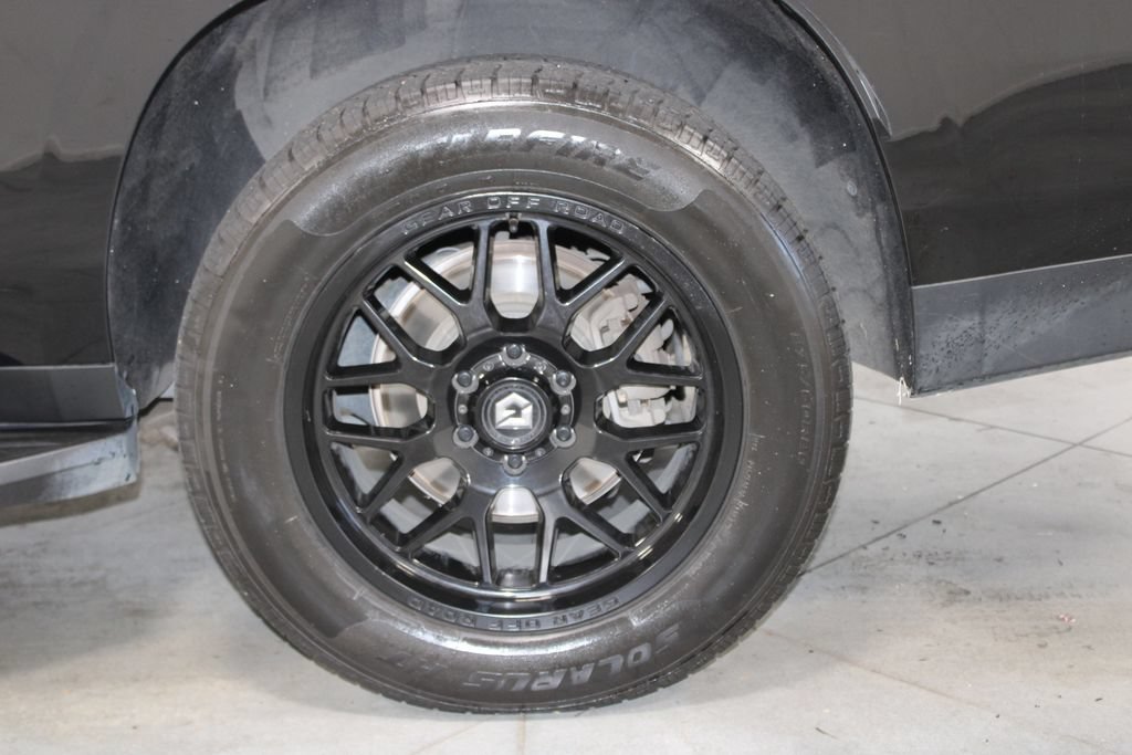 Used 2022 Chevrolet Suburban Premier RWD image 19