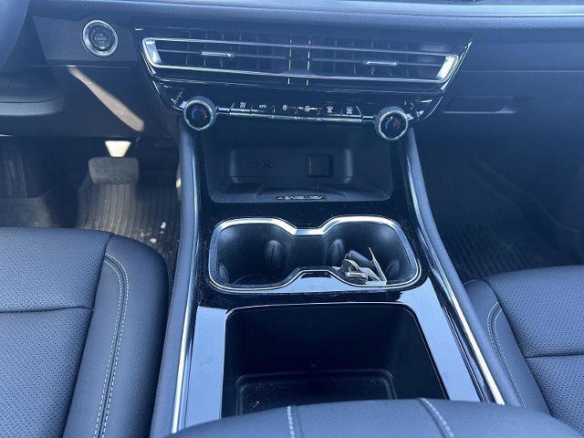 Used 2025 Chevrolet Traverse LT w/ Midnight/Sport Edition image 29