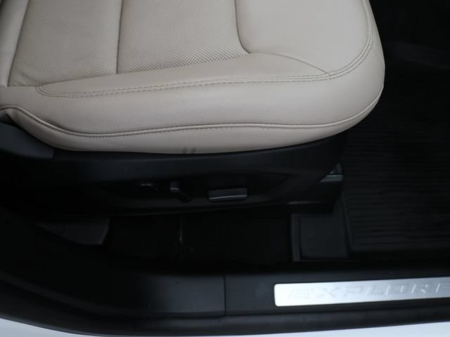 Certified 2022 Ford Explorer Limited w/ Equipment Group 301A AWD/4WD image 10