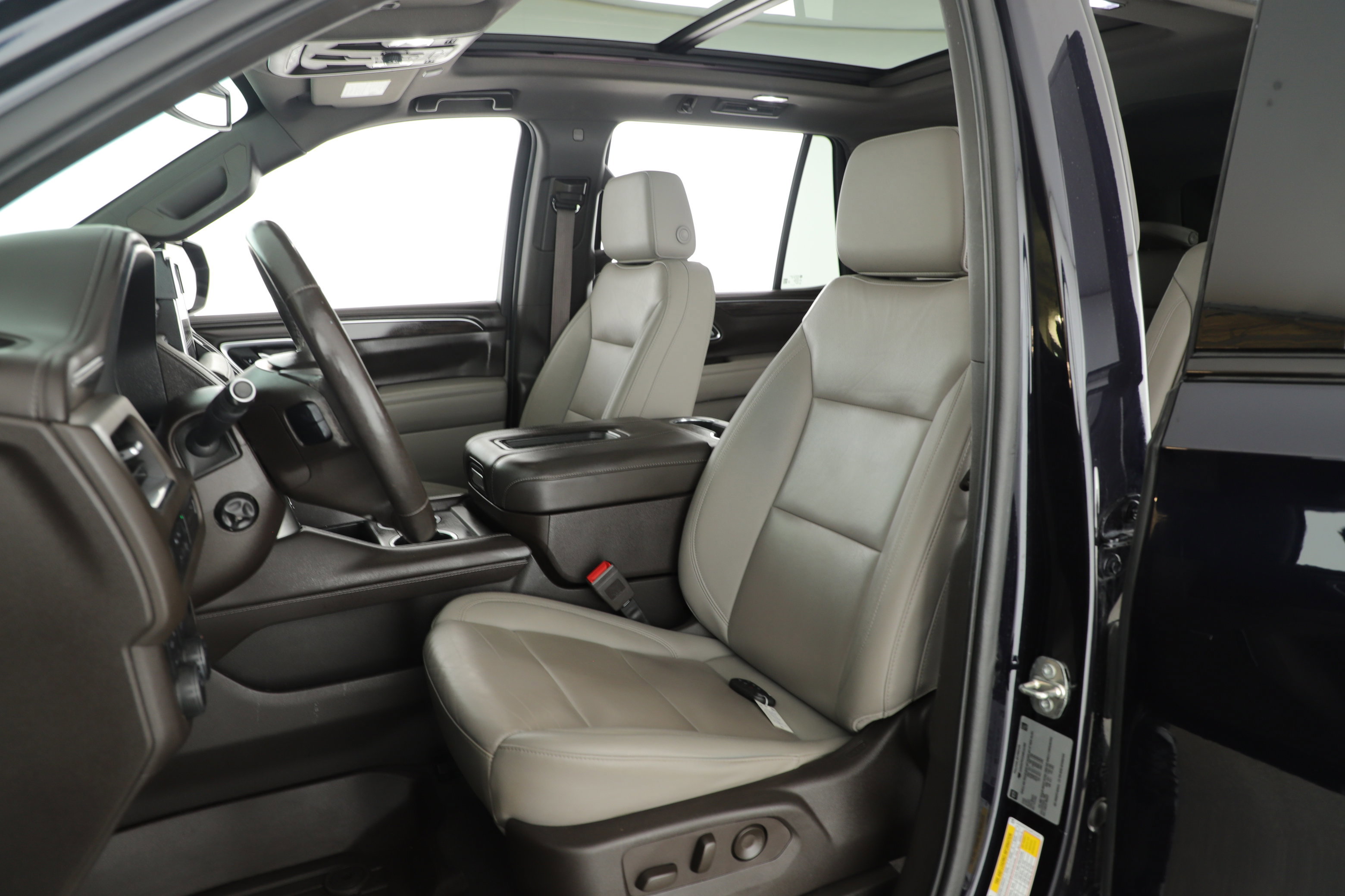 Used 2022 Chevrolet Tahoe Z71 w/ Luxury Package image 11