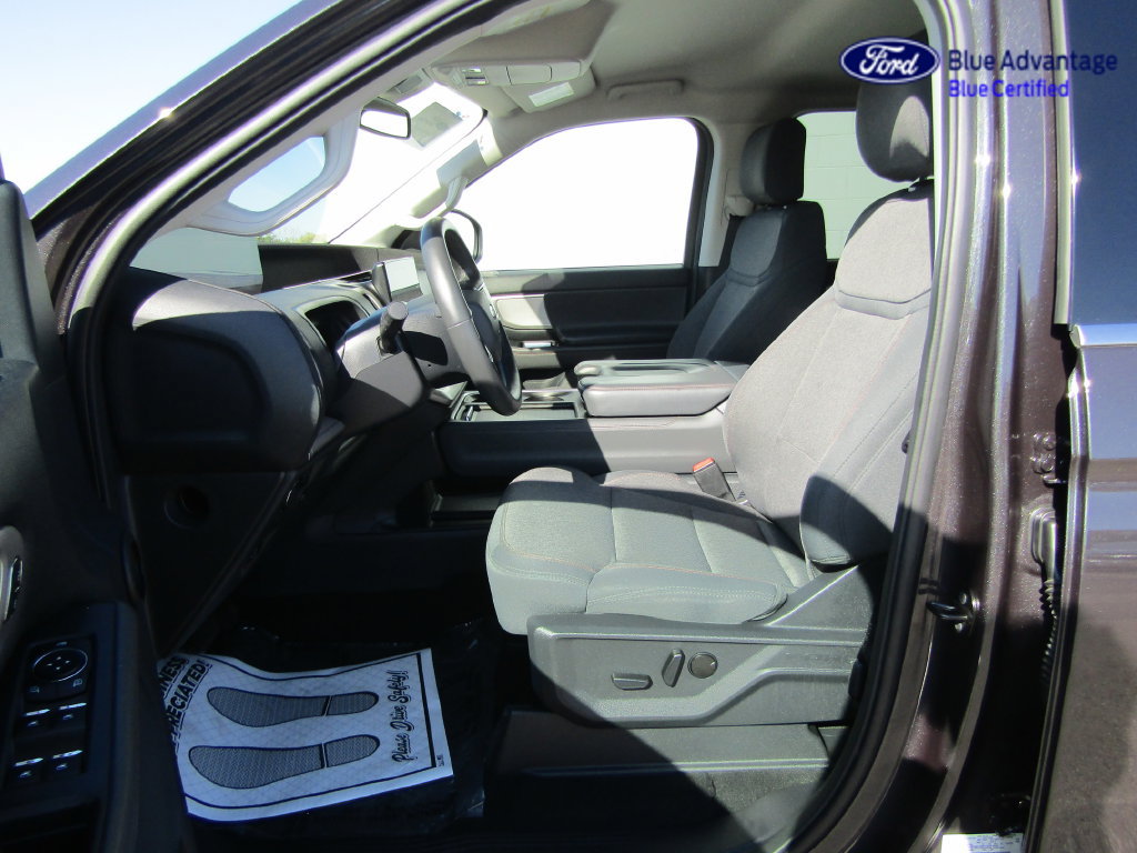 Certified 2025 Ford Expedition Active AWD/4WD image 3