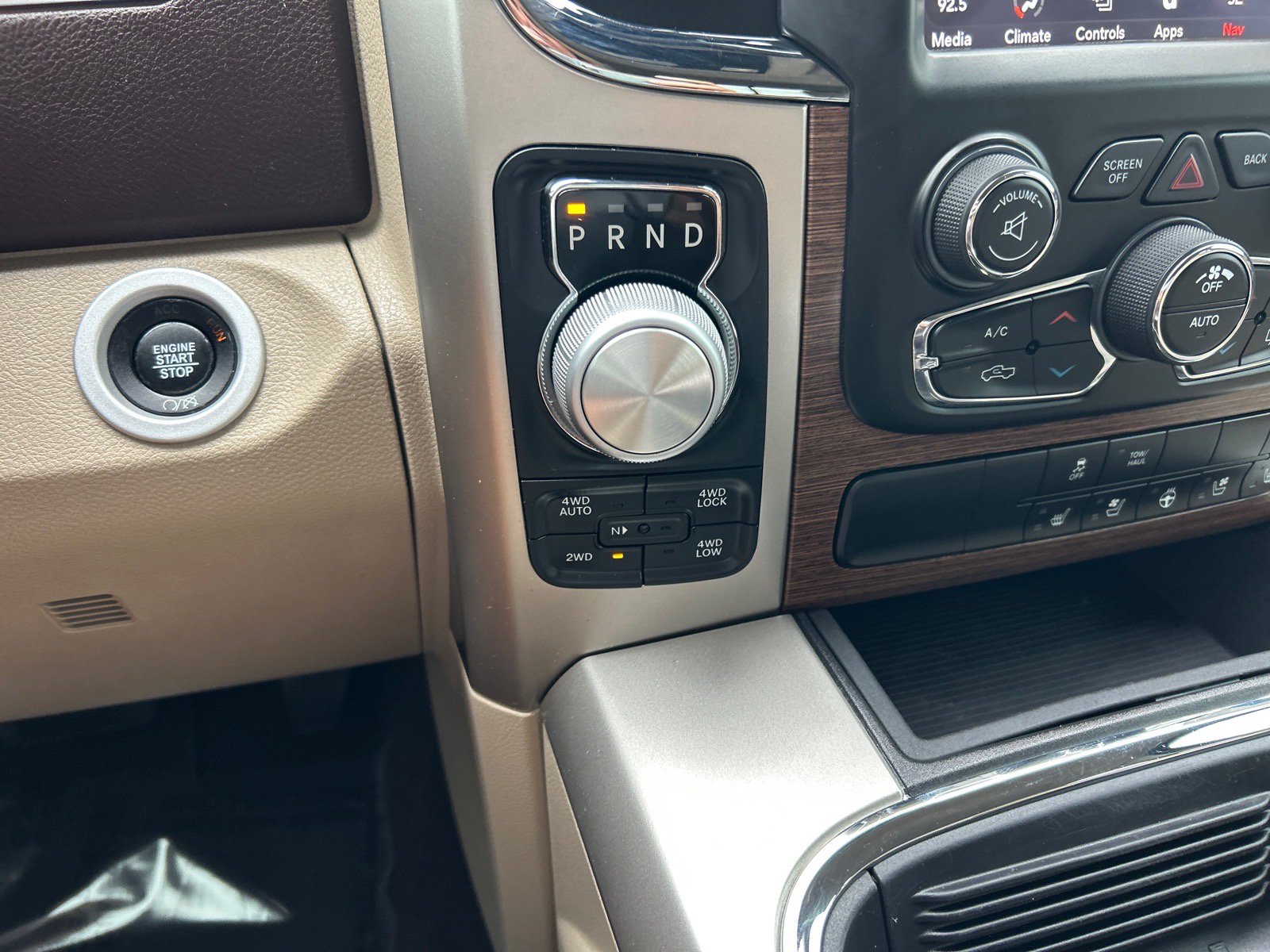 Used 2018 RAM 1500 Laramie w/ Convenience Group AWD/4WD image 30