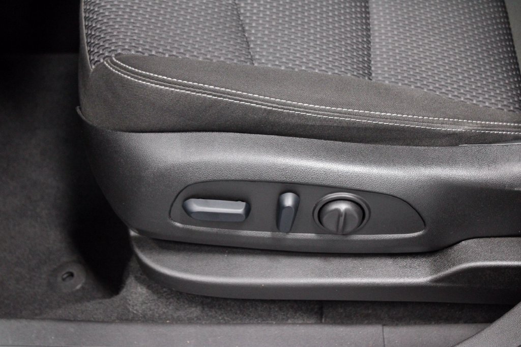 Used 2024 GMC Terrain SLE w/ Driver Convenience Package FWD image 24