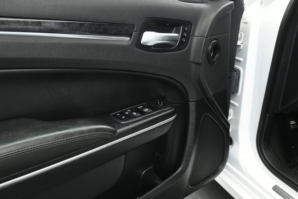 Used 2020 Chrysler 300 Limited AWD/4WD image 8