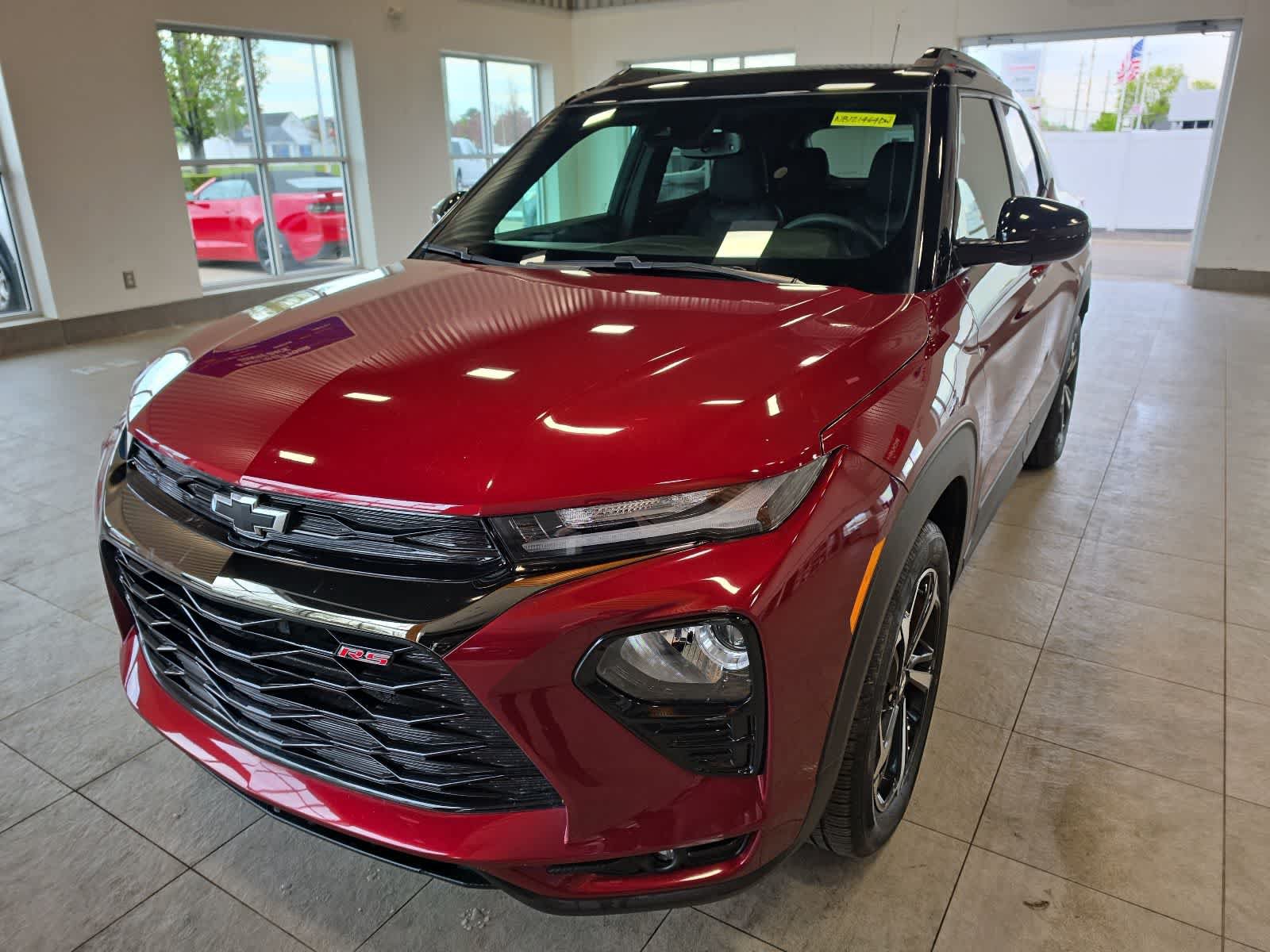 Used 2022 Chevrolet TrailBlazer RS w/ Technology Package FWD image 2
