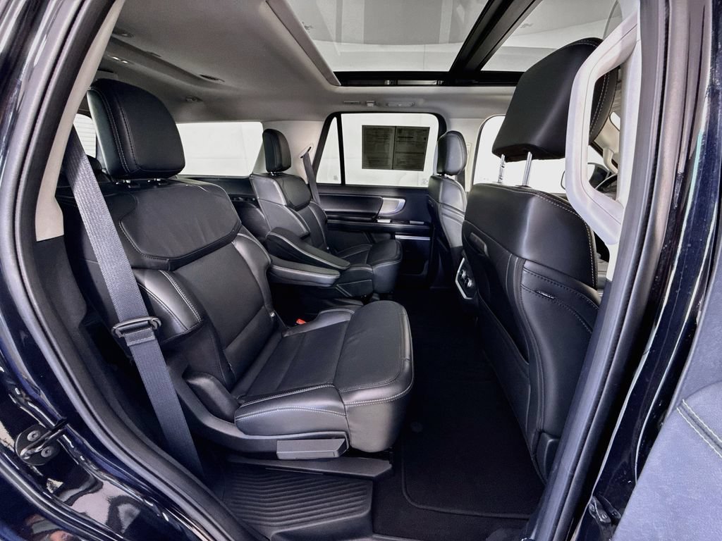Certified 2025 Ford Expedition Platinum AWD/4WD image 30