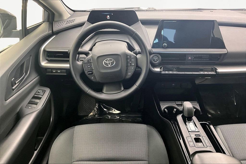Used 2025 Toyota Prius LE FWD image 7