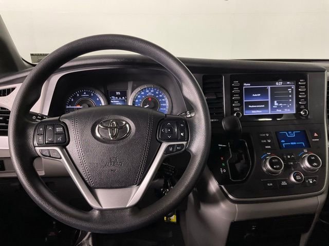 Used 2020 Toyota Sienna L image 18