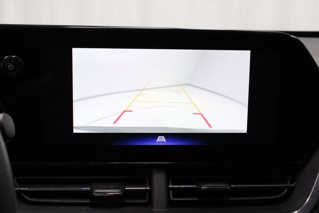 Used 2025 Chevrolet Trax LT FWD image 3