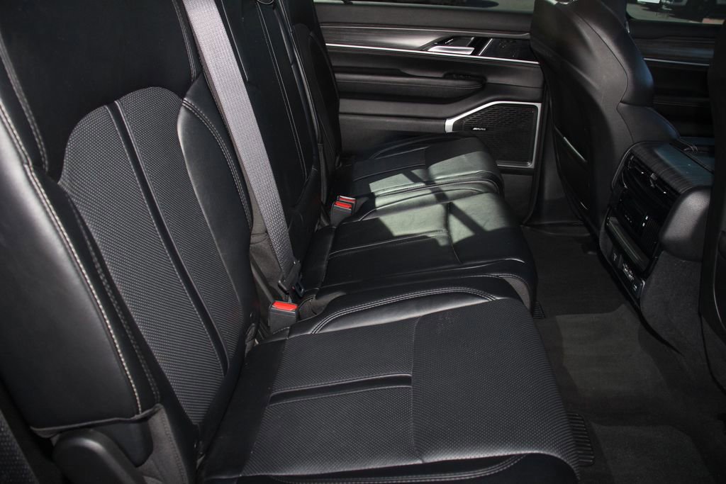 Used 2024 Jeep Wagoneer L Series II image 26