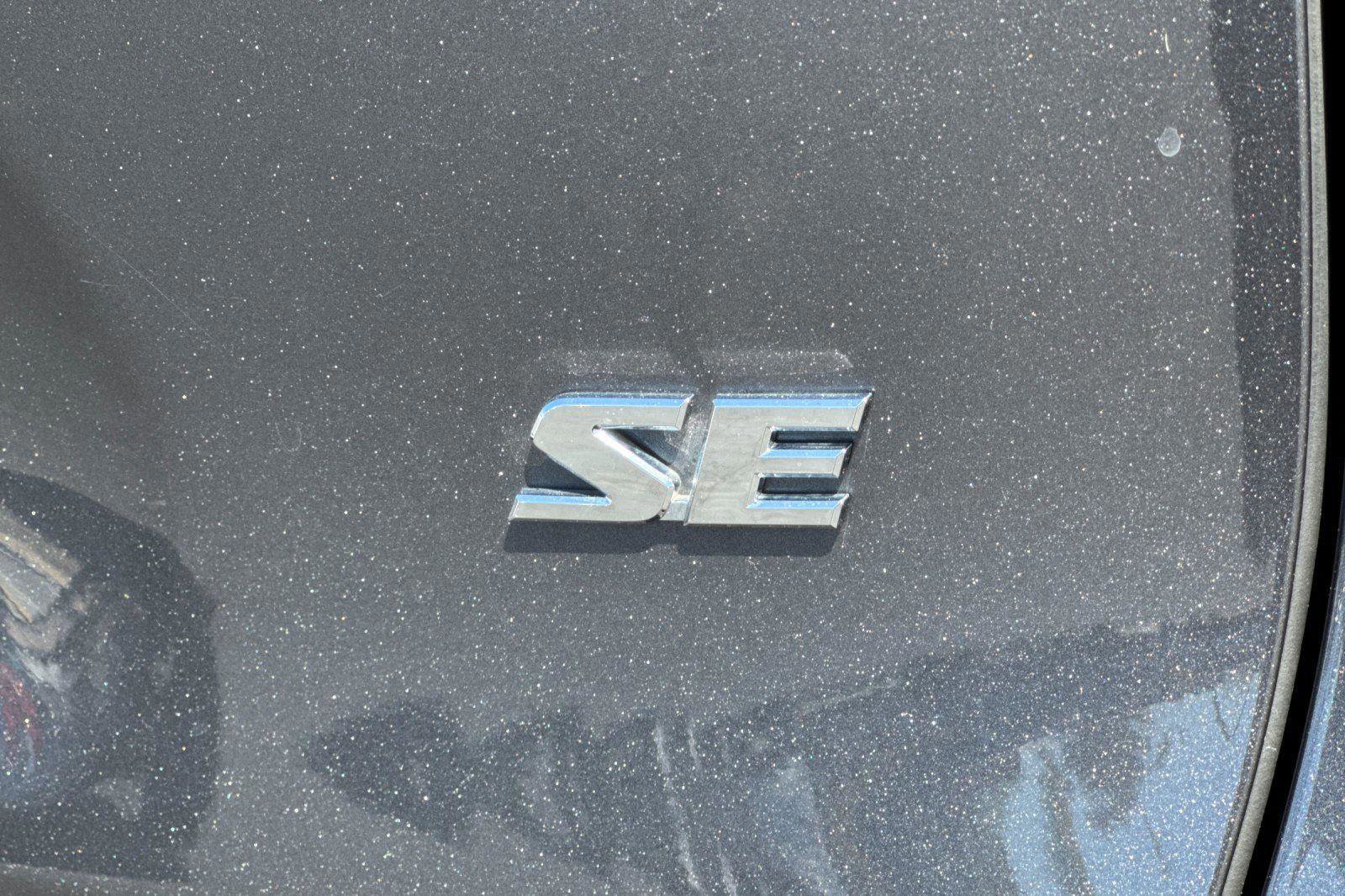 Used 2021 Toyota RAV4 SE w/ Weather & Moonroof Package AWD/4WD image 33