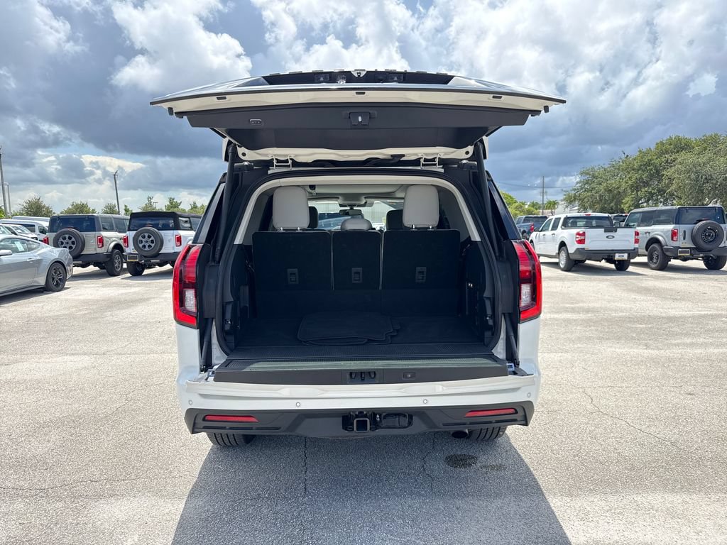 Certified 2025 Ford Expedition Active RWD image 33