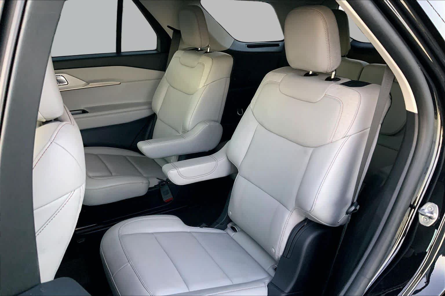 Certified 2025 Ford Explorer Active w/ Active Comfort Package RWD image 19