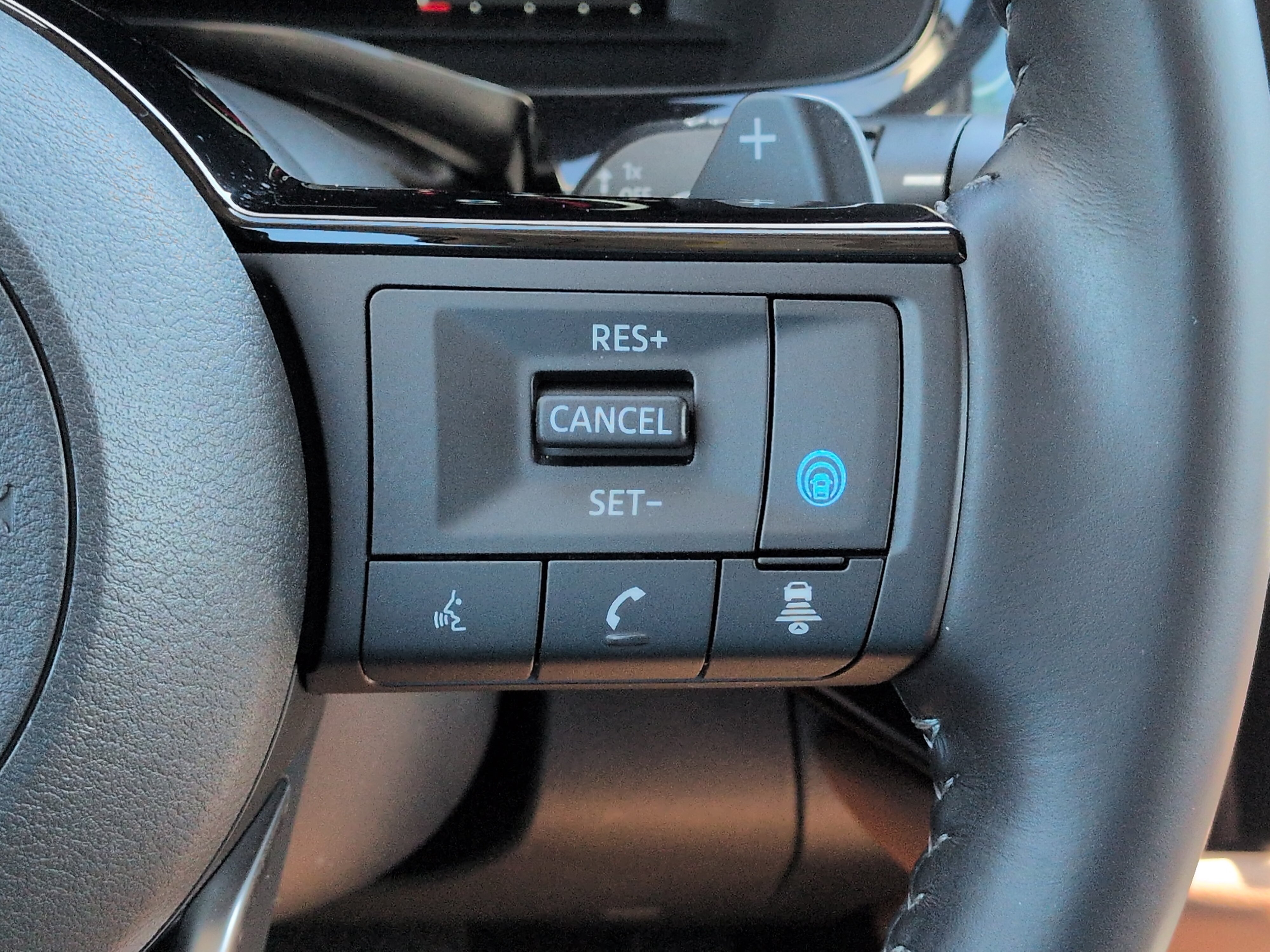 Used 2025 Nissan Pathfinder Platinum FWD image 24