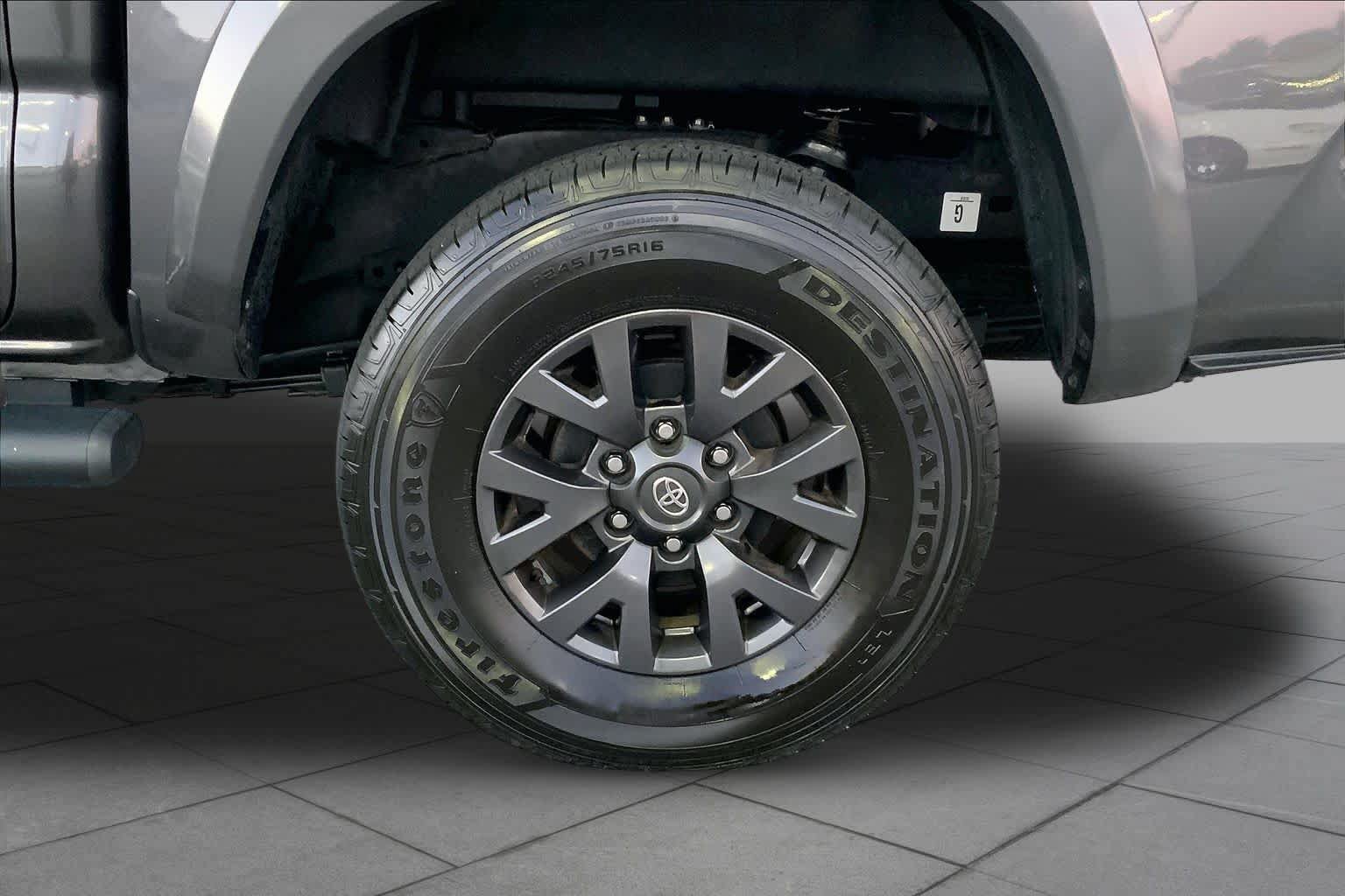 Used 2023 Toyota Tacoma SR5 AWD/4WD image 10