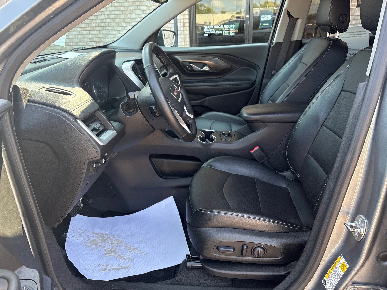 Used 2024 GMC Terrain SLT AWD/4WD image 3