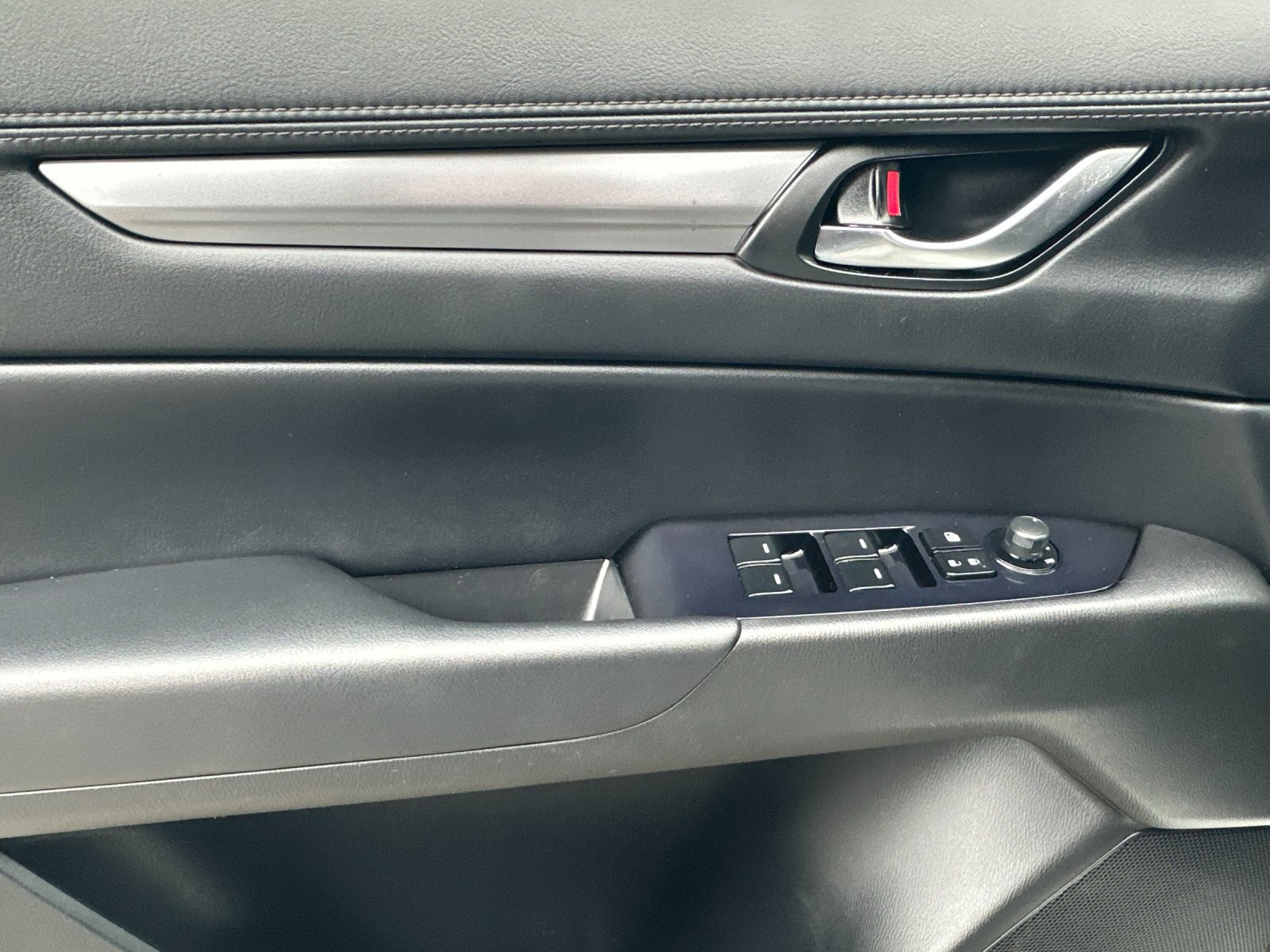 Used 2020 MAZDA CX-5 Touring image 11