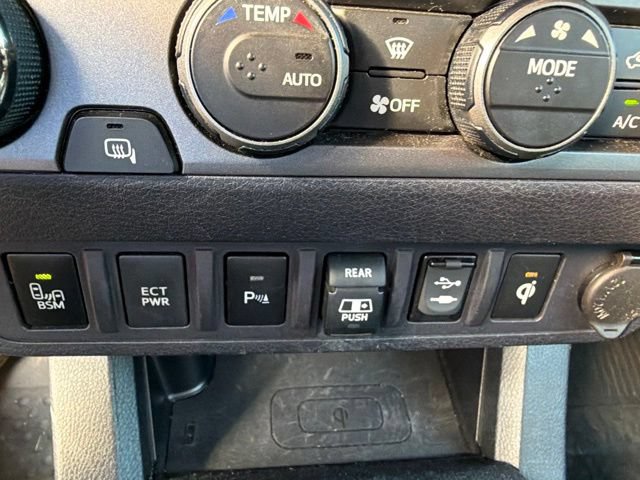 Used 2019 Toyota Tacoma TRD Off-Road AWD/4WD image 10