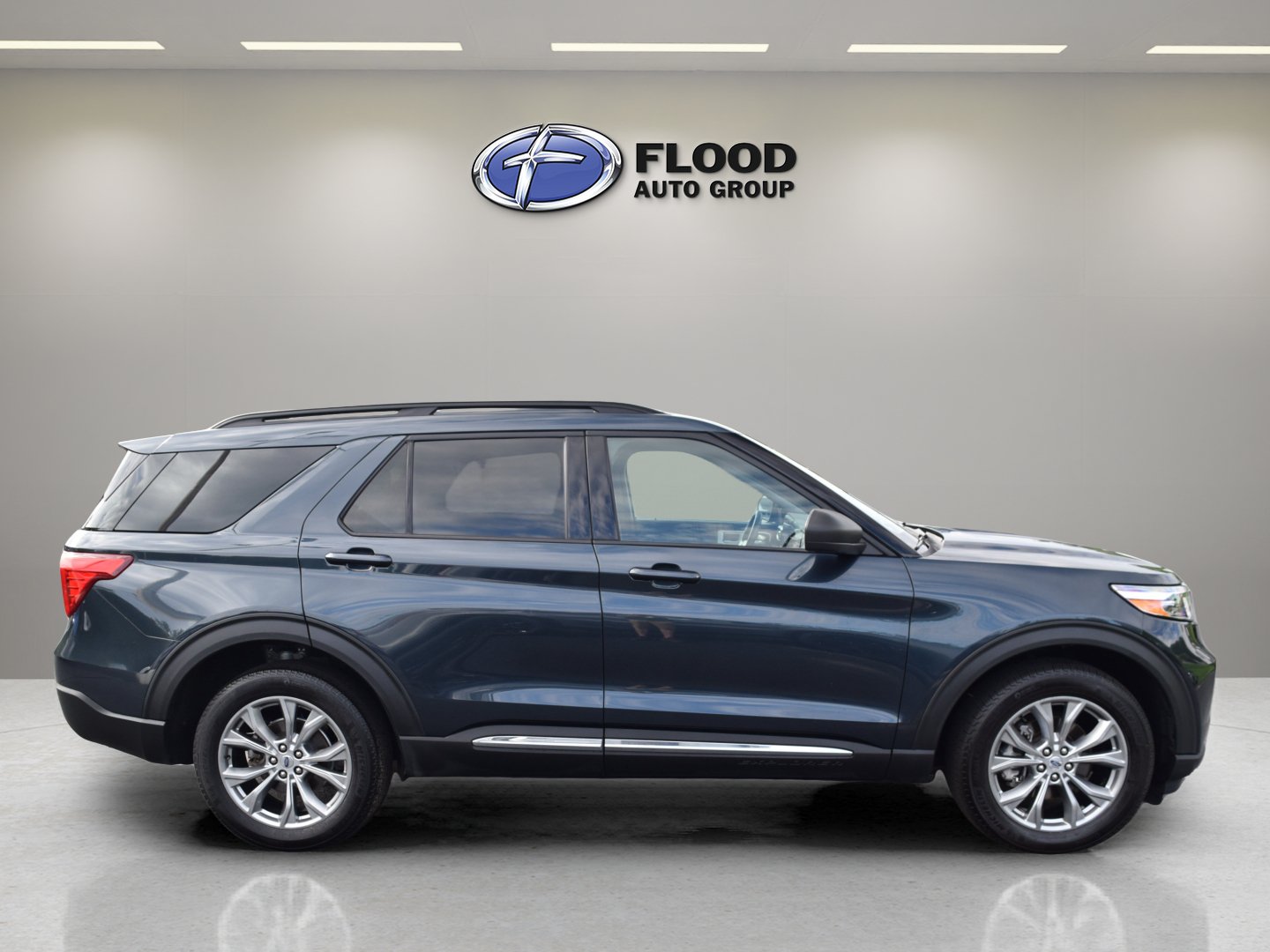 Certified 2023 Ford Explorer XLT w/ Equipment Group 202A AWD/4WD image 3