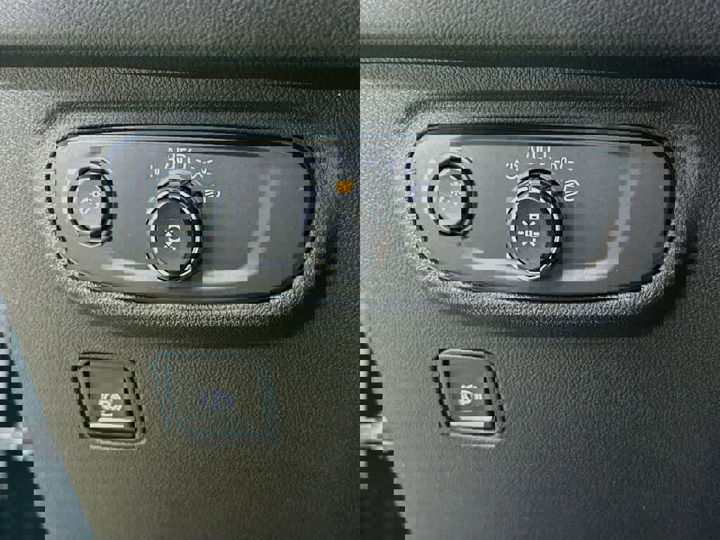 Used 2021 GMC Terrain SLE w/ Driver Convenience Package image 26