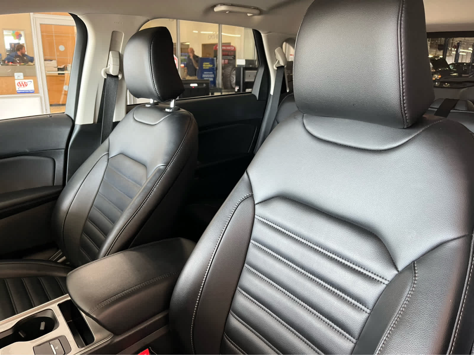 Certified 2024 Ford Edge SEL w/ Convenience Package AWD/4WD image 17