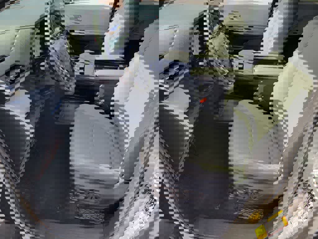 Used 2025 Toyota Sienna XLE image 12