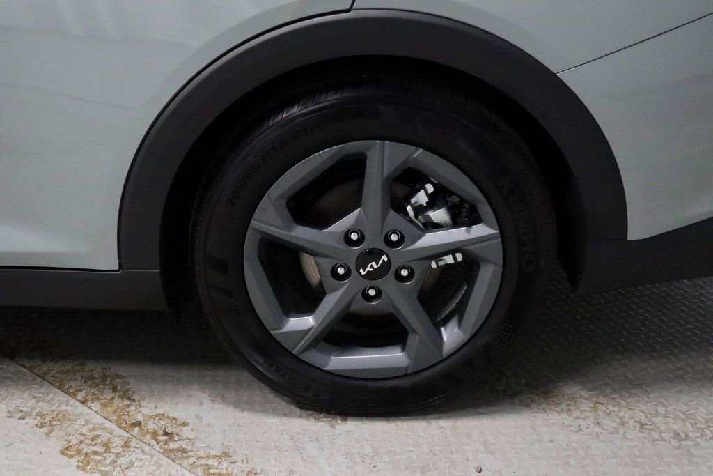 Used 2025 Kia K4 LXS image 18