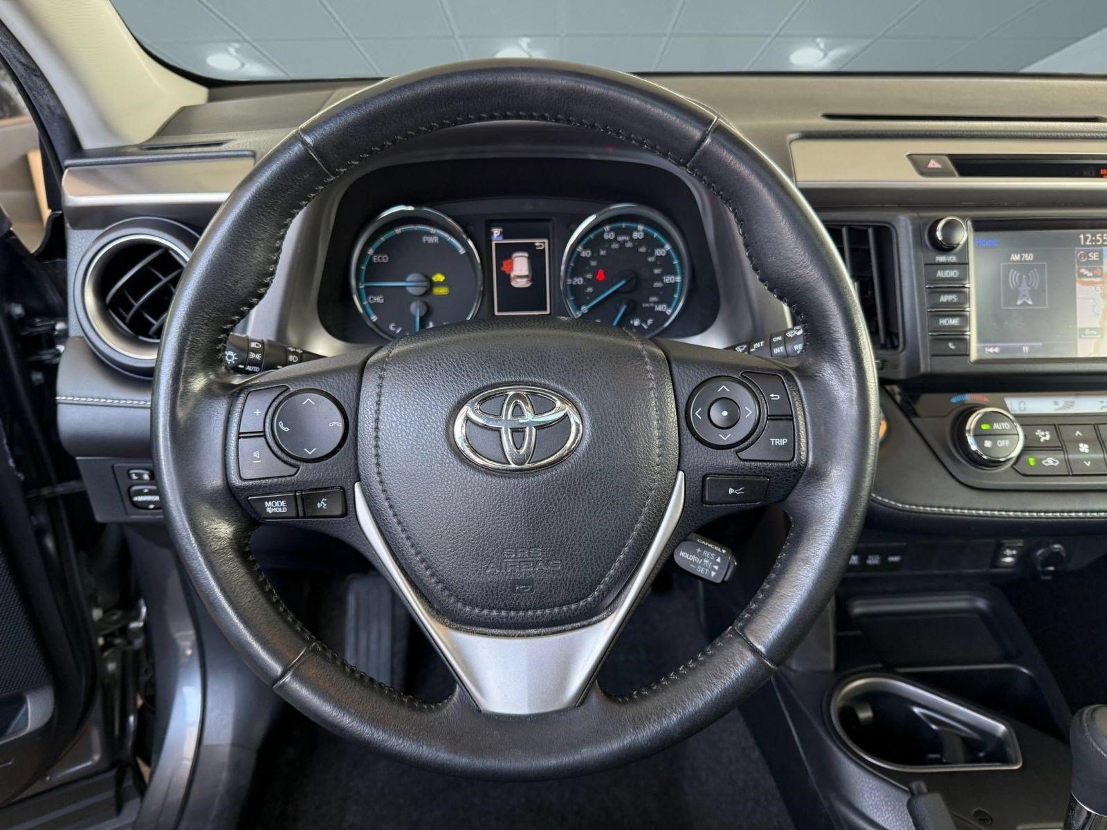 Used 2018 Toyota RAV4 XLE AWD/4WD image 11