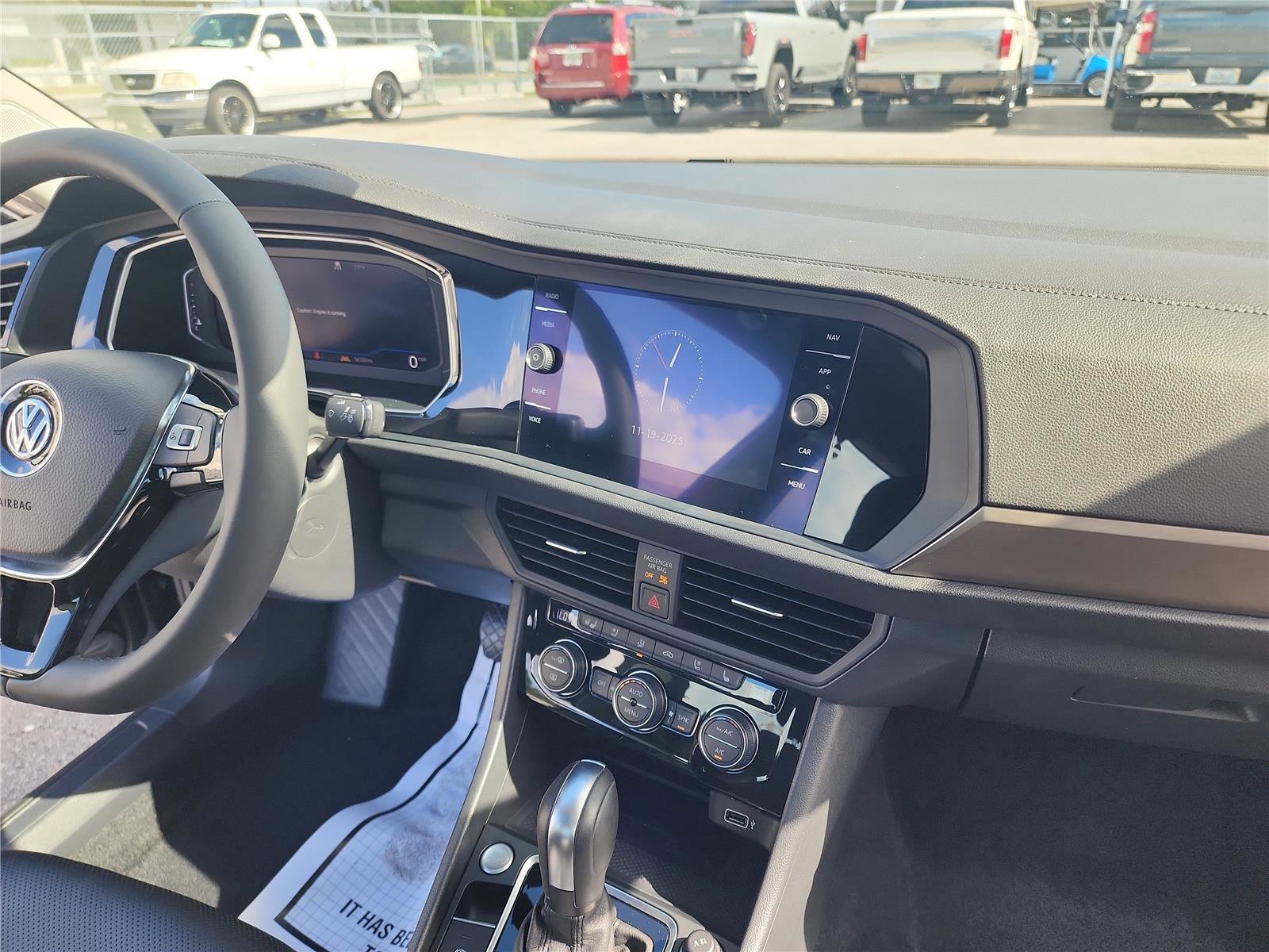 Used 2020 Volkswagen Jetta SEL Premium image 28