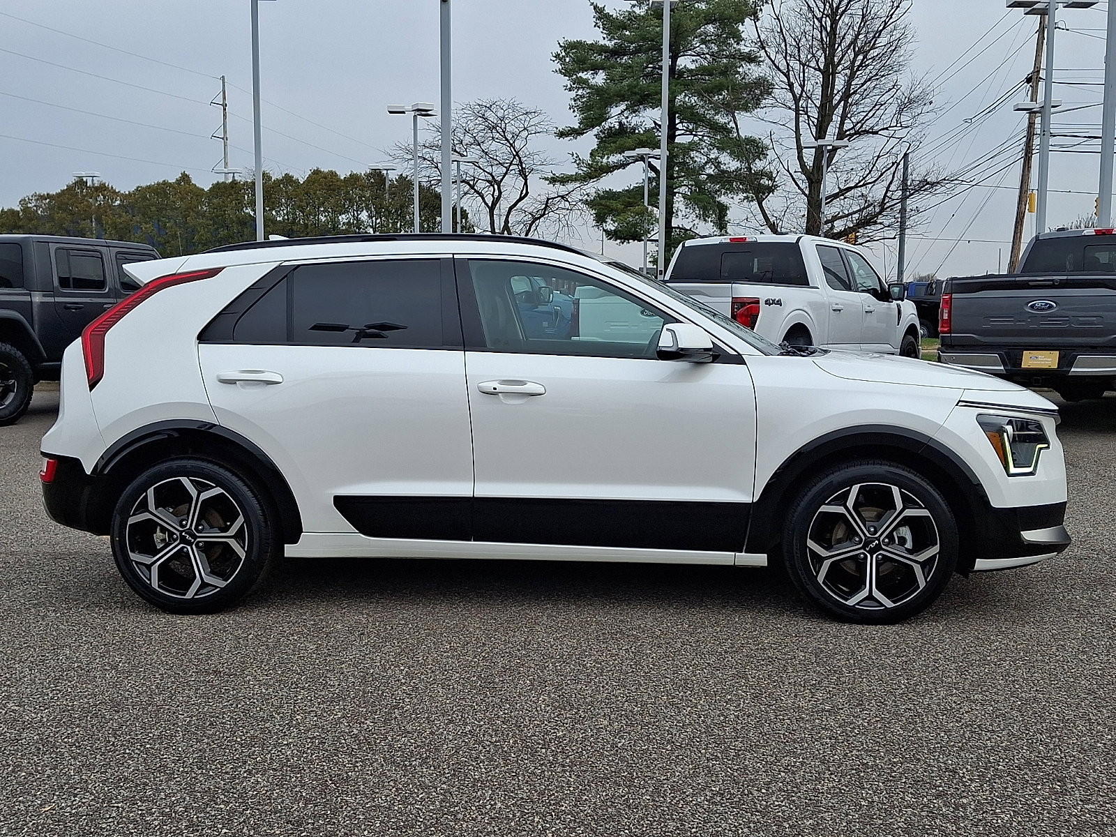 Used 2023 Kia Niro EX Touring image 12