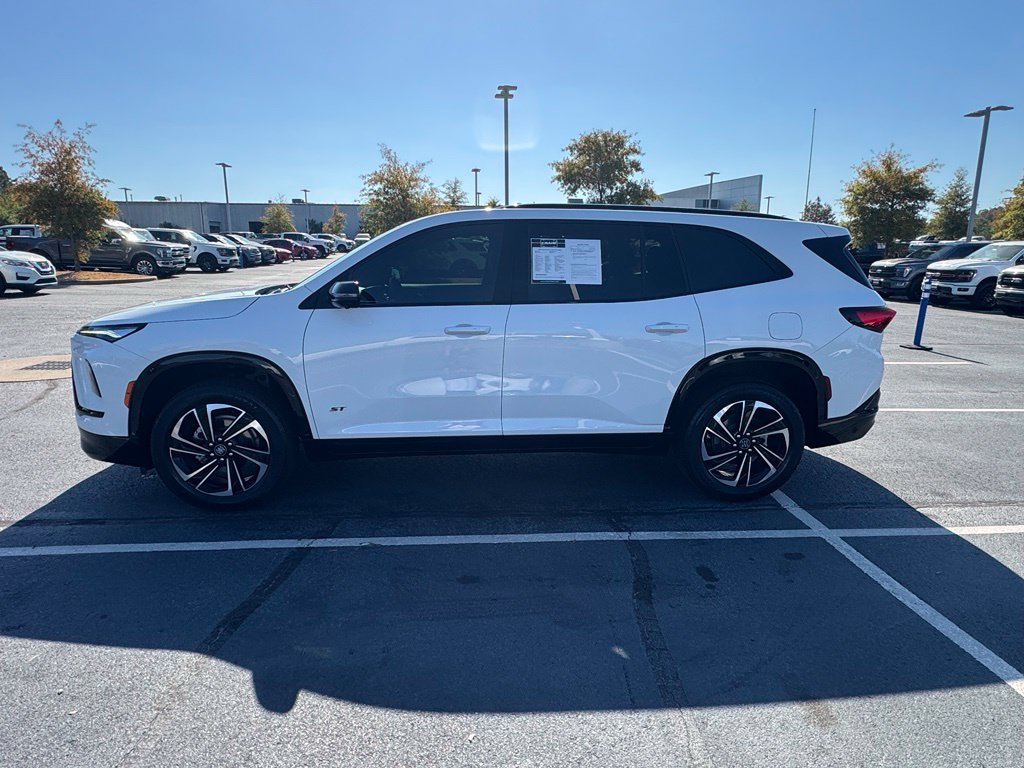 Used 2025 Buick Enclave Sport Touring w/ Power Package FWD image 4