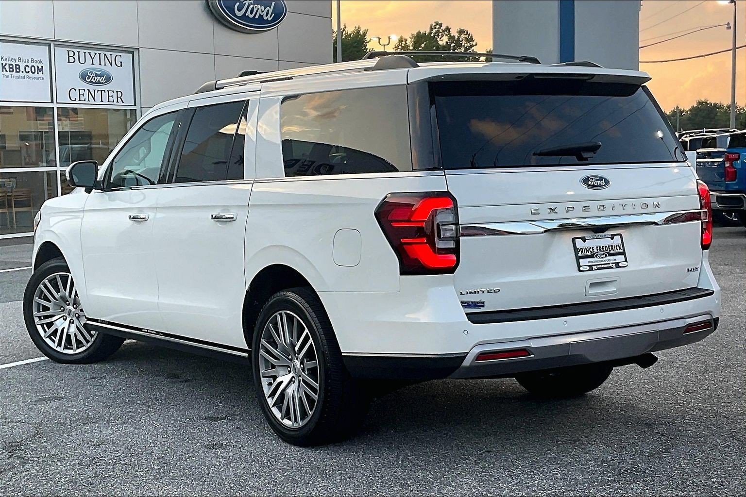 Certified 2024 Ford Expedition Max Limited w/ Excursion Package AWD/4WD image 11