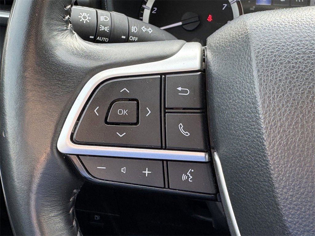 Used 2024 Toyota Highlander LE image 18