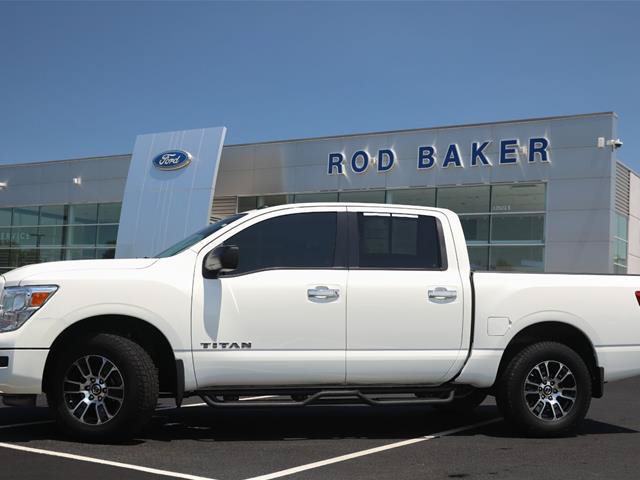 Used 2021 Nissan Titan SV AWD/4WD image 3