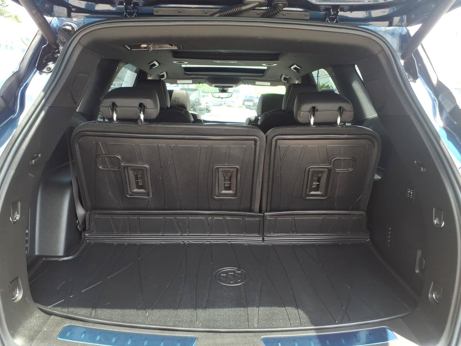 Used 2022 Buick Enclave Avenir w/ Avenir Technology Package AWD/4WD image 15