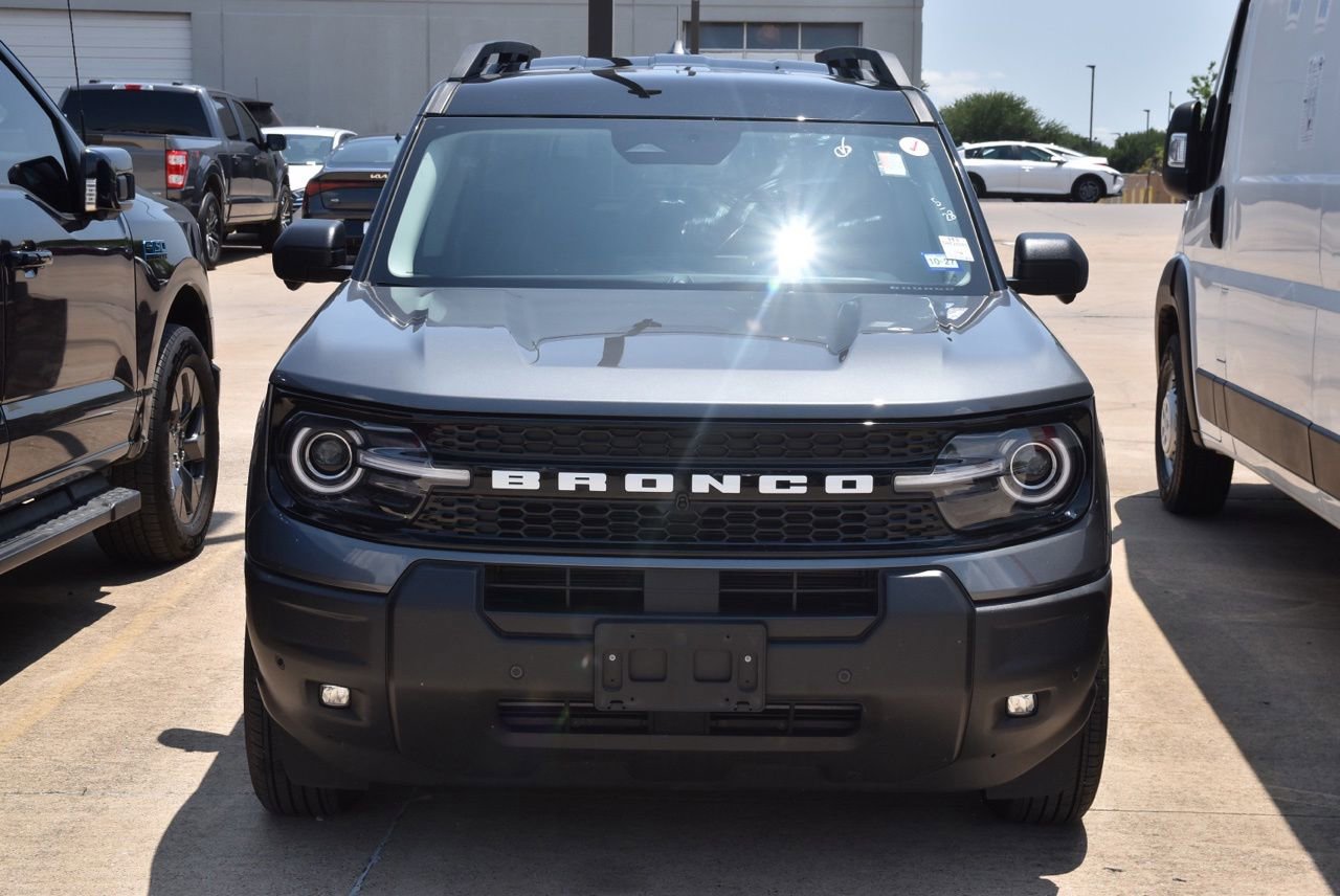 Certified 2025 Ford Bronco Sport Outer Banks w/ Outer Banks Tech Package+ AWD/4WD image 3
