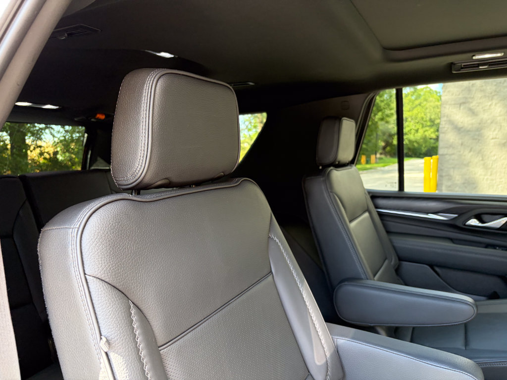 Used 2021 GMC Yukon Denali w/ Denali Premium Package AWD/4WD image 28