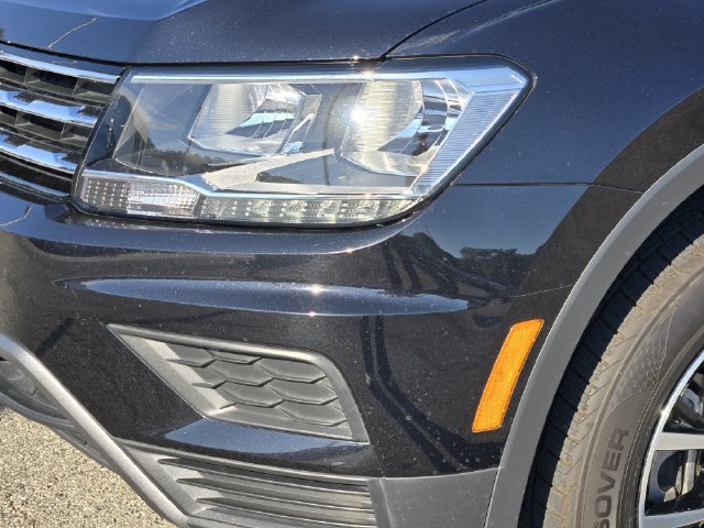 Used 2021 Volkswagen Tiguan SE w/ Panoramic Sunroof Package FWD image 8