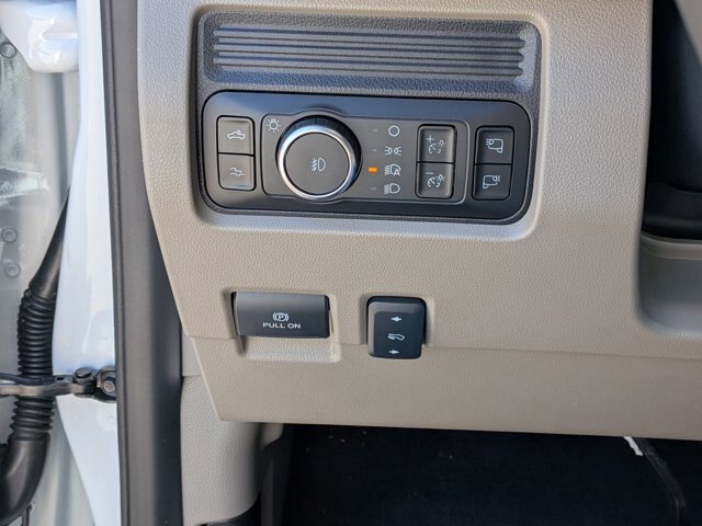 Certified 2026 Ford F450 Platinum w/ Platinum Plus Package AWD/4WD image 17