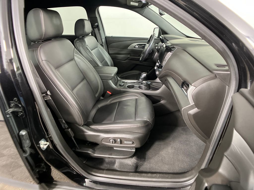Used 2022 Chevrolet Traverse LT image 6