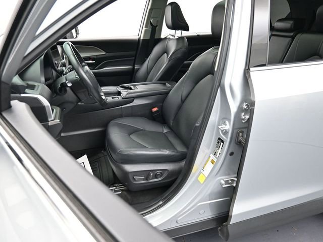 Used 2024 Toyota Grand Highlander FWD image 11