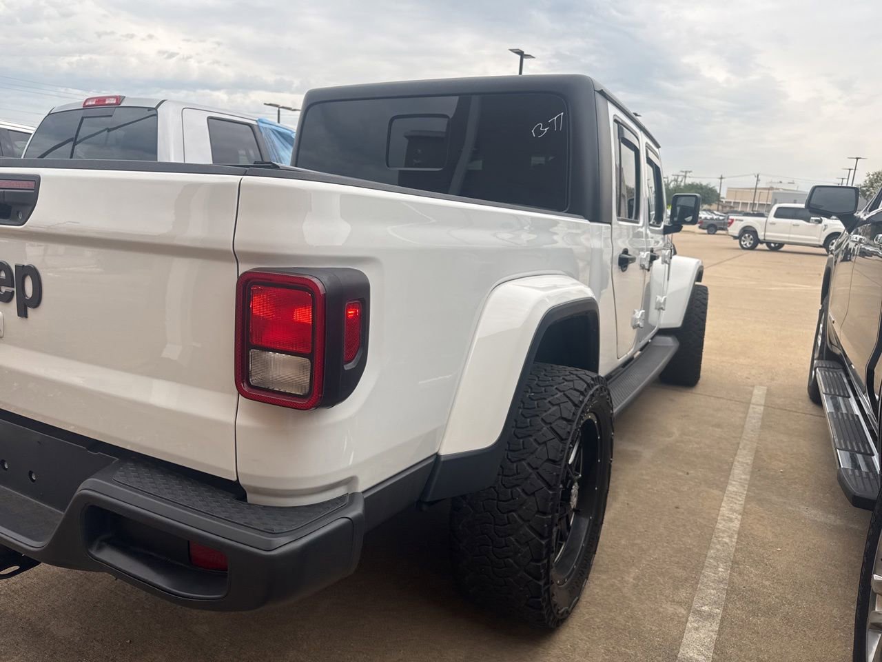 Used 2022 Jeep Gladiator Sport AWD/4WD image 5