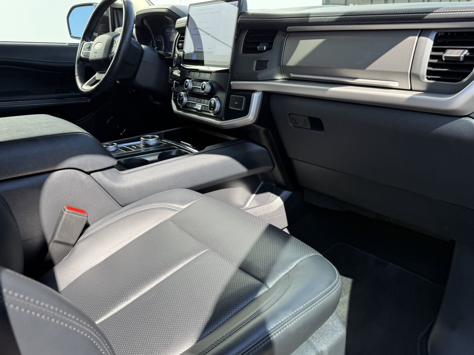 Certified 2024 Ford Expedition XLT image 10