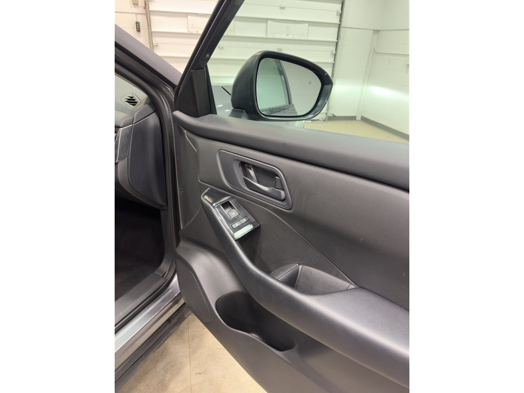 Used 2024 Nissan Rogue SV FWD image 26